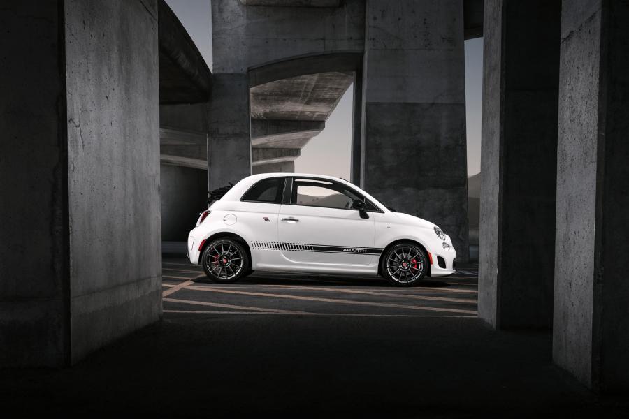  Abarth 500C 2013 года  (NA) (фото 42 из 46)
